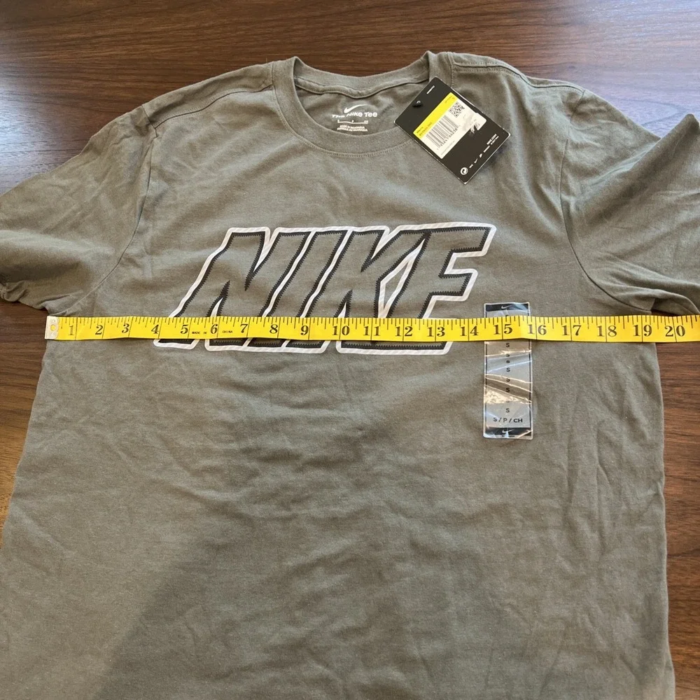 New with tag nike tshirt mens size small dark green short sleeve cotton